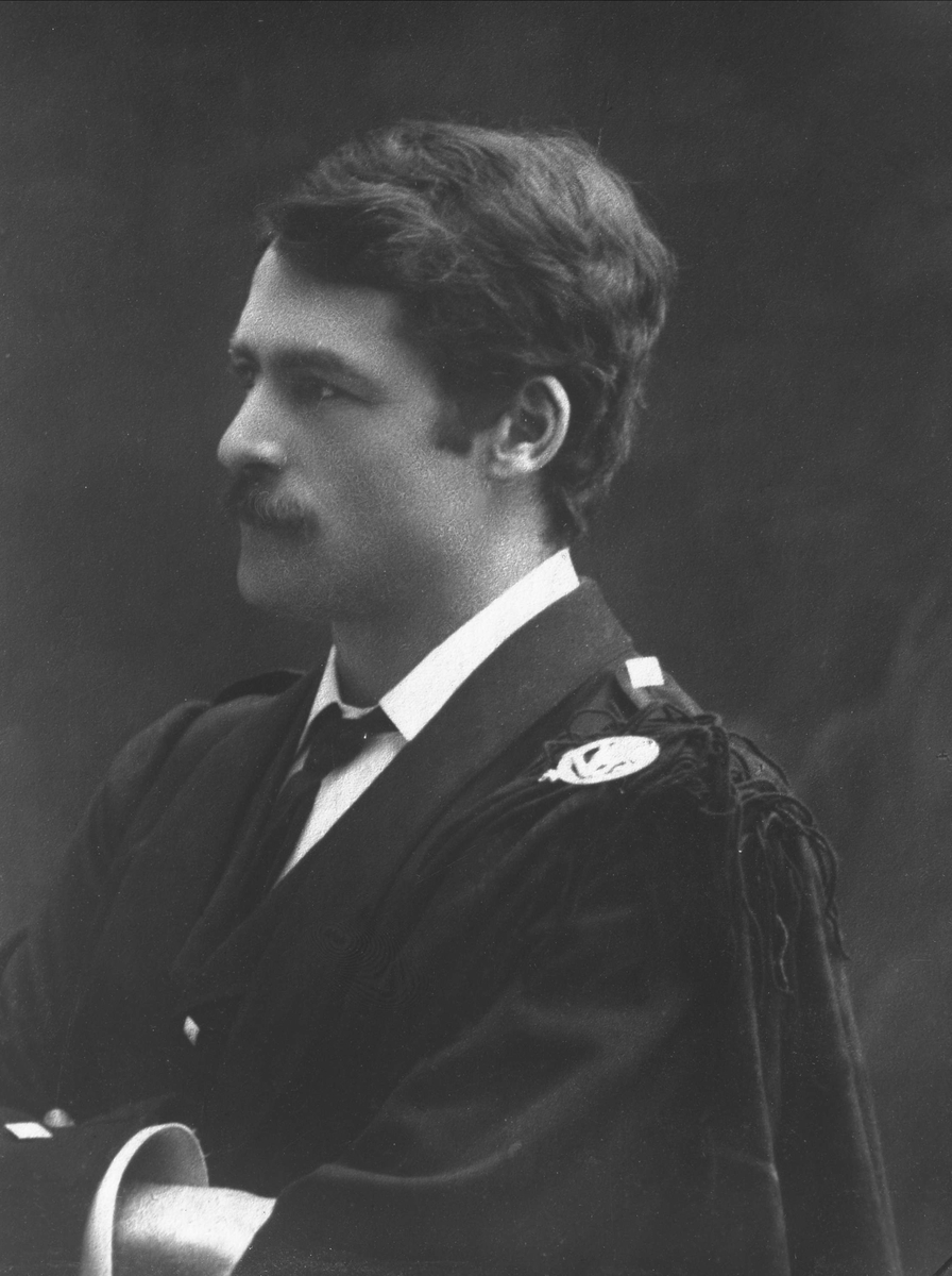 Gustav Borgen, Portrett, mann i uniformsjakke. Løytnant Stuart.