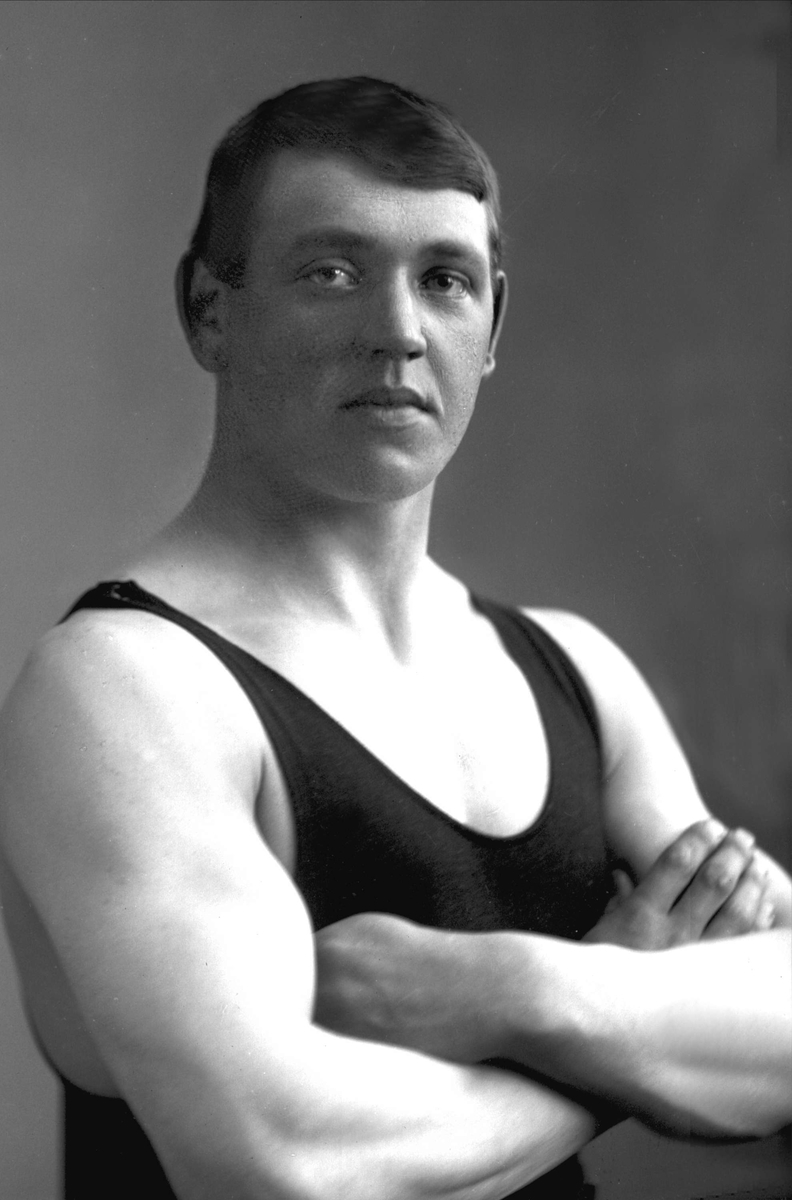 Gustav Borgen, Portrett, mann i singlet, treningstrøye. Olympier og bryter Harald Vasbotten.