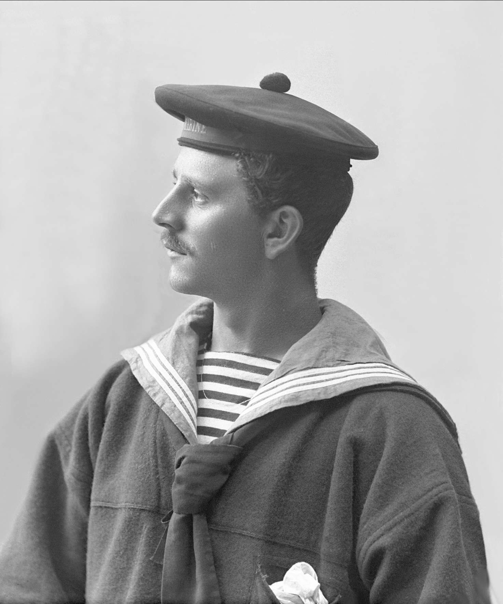 Gustav Borgen, Portrett, mann i matrosuniform.