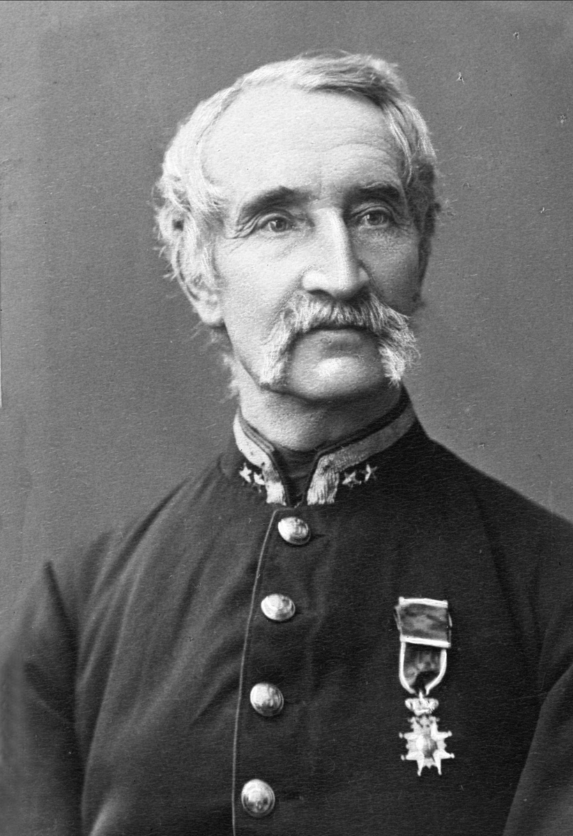 Gustav Borgen, Avfotografering. Portrett, Christopher Fredrik Lowzow i uniform.