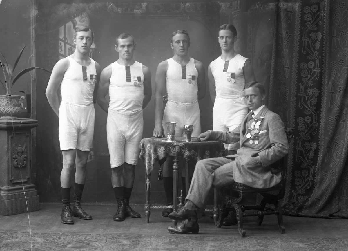 Gustav Borgen, Kristiania roklub - junior outrigger 1910