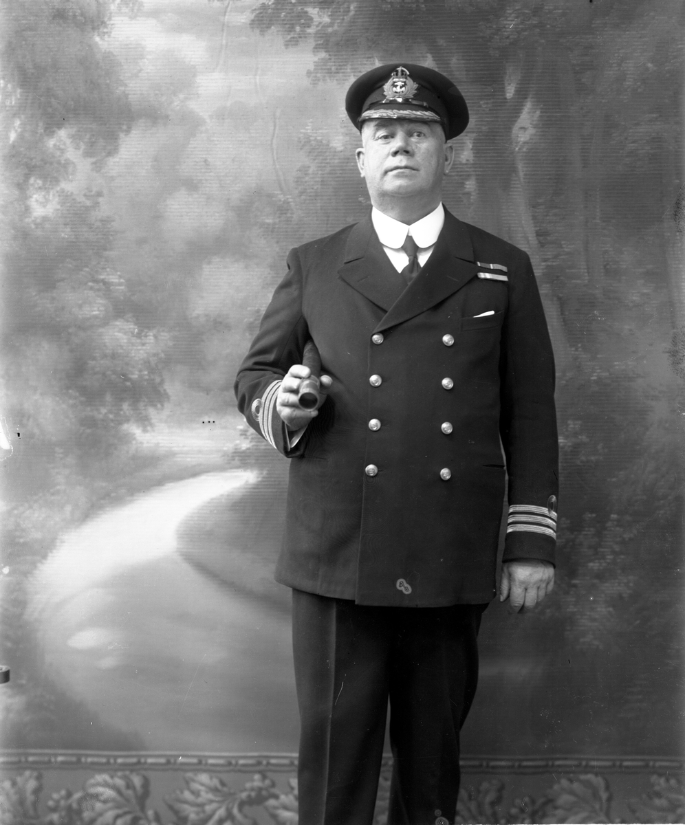 Gustav Borgen, Portrett, mann i uniform, kommandør Lundh.