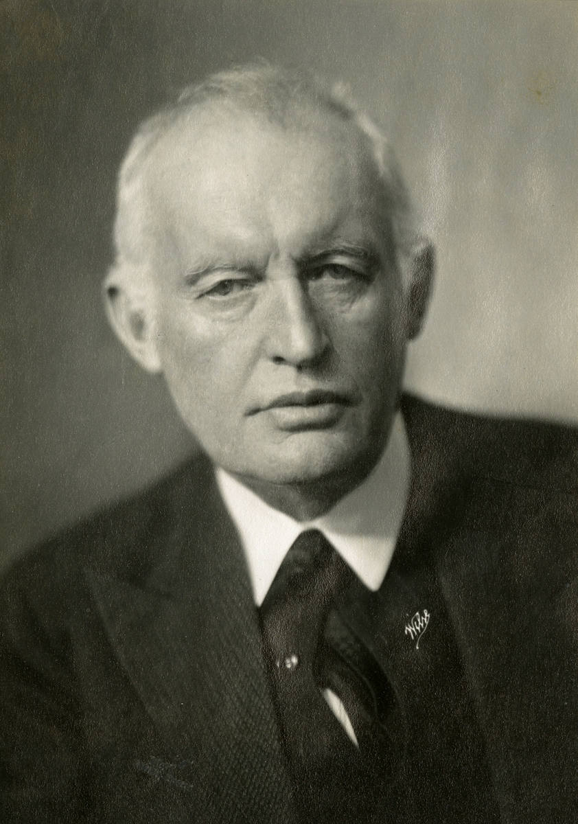 Anders Beer Wilse, Portrett fra serien "Tidens menn om Tiedemann" laget av reklameavdelingen på J. L. Tiedemanns Tobaksfabrik. Til alle portretter hører sitater og signaturer. Her Edvard Munch.