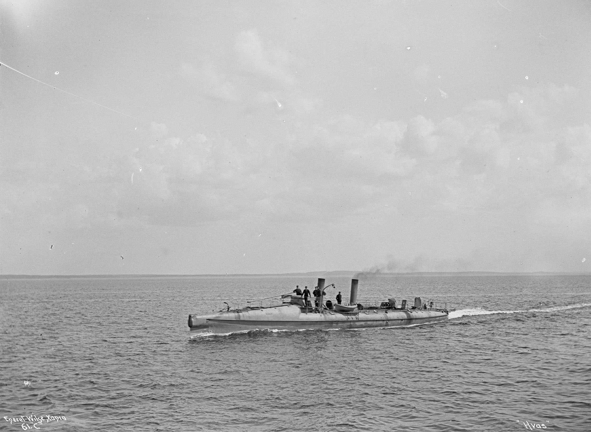 Anders Beer Wilse, Hvas (b. 1900, Fredrikstad Mekaniske Verksted, Fredrikstad), torpedobåt i full fart