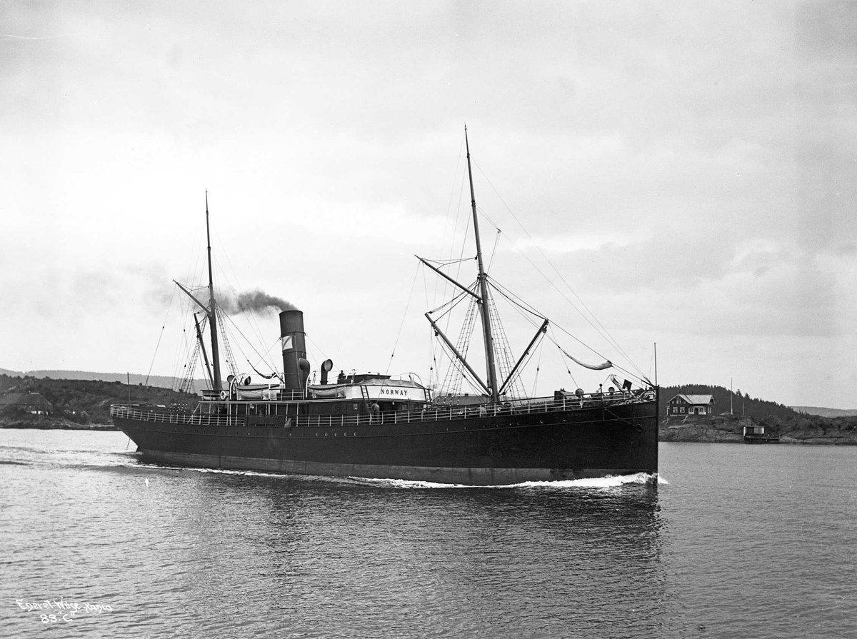 Anders Beer Wilse, D/S Norway (b. 1891, Grangemaouth Dockyard Co., Grangemouth), i full fart