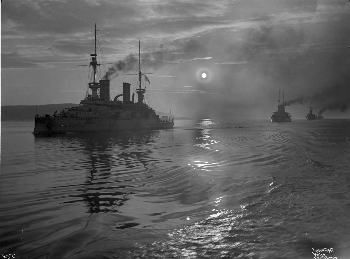 Anders Beer Wilse, Den tyske eskadre under oppseiling, solnedgang