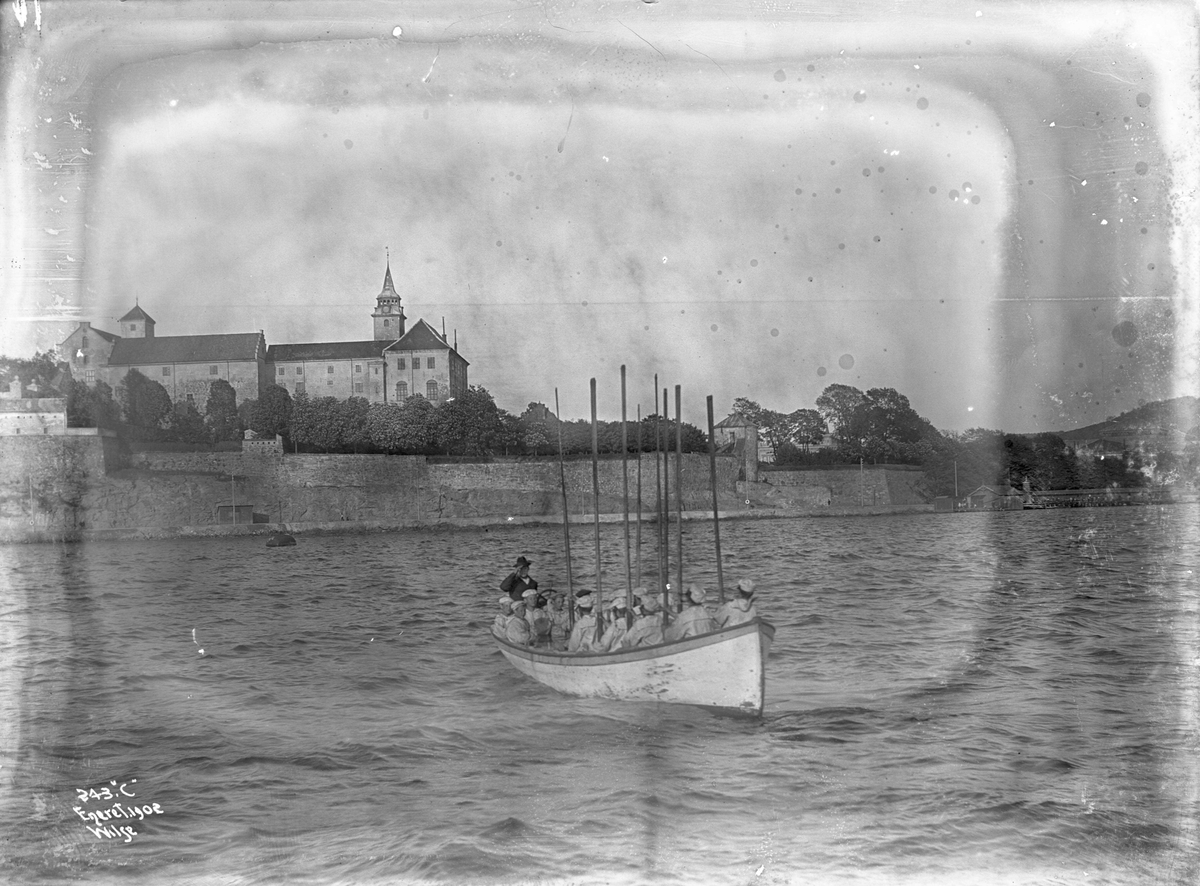 Anders Beer Wilse, Statsraad Erichsen (b. 1859, Karljohansvern verft, Horten), skoleskip, båten