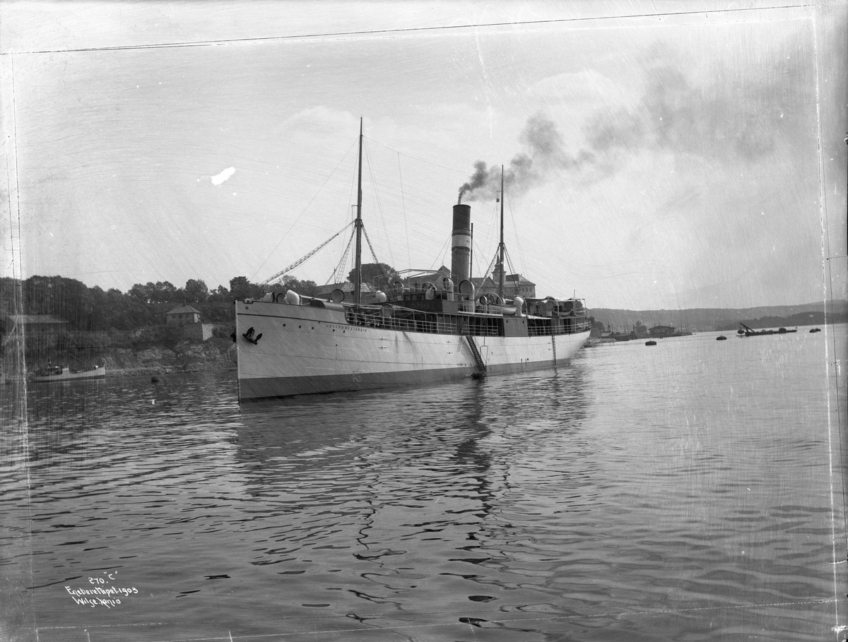 Anders Beer Wilse, D/S Joseph di Georgio (b. 1903, Akers Mekaniske Verksted, Christiania), i havnen