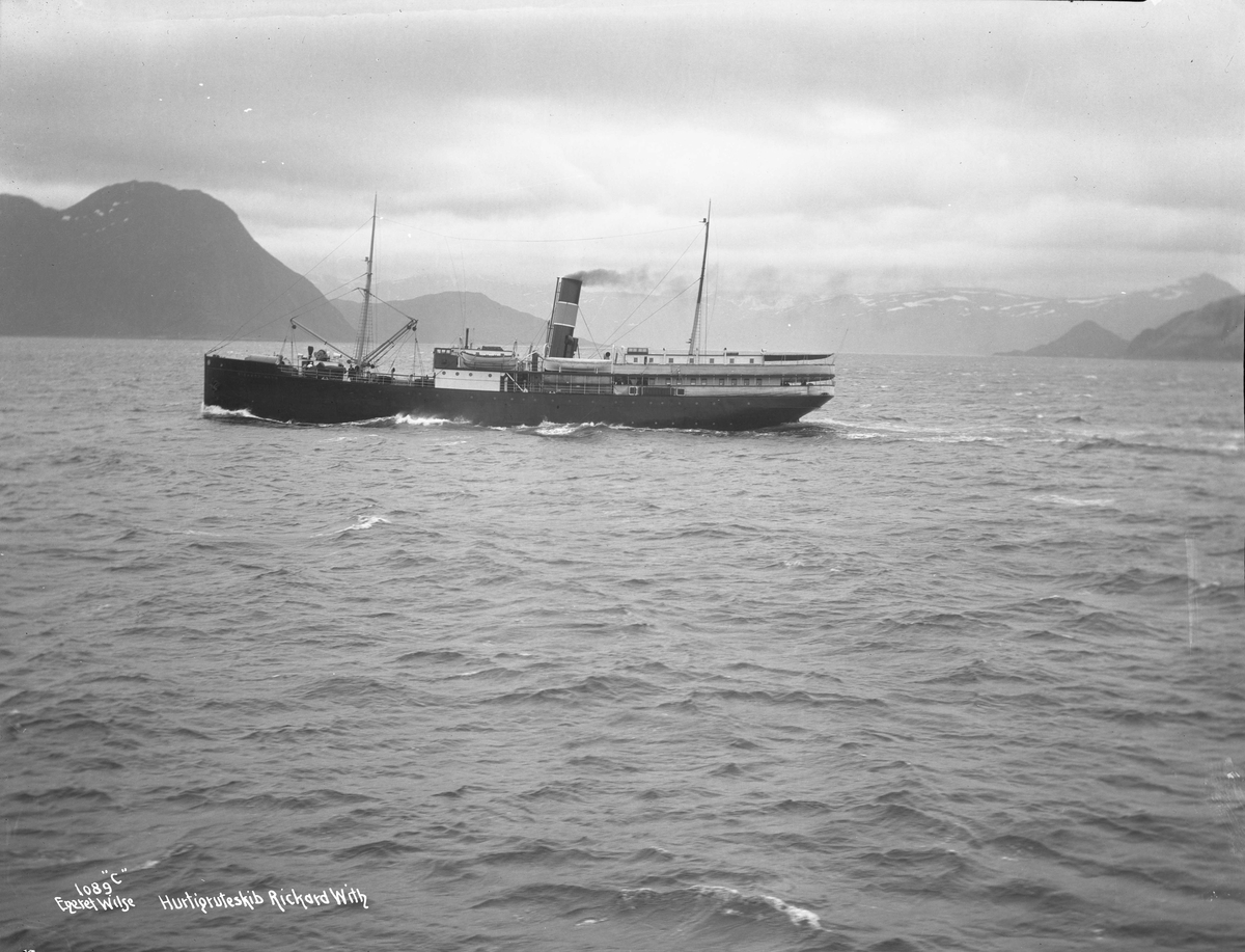 Anders Beer Wilse, D/S Richard With (b. 1909, Trondhjems Mekaniske Verksted, Trondhjem), Hurtigruten