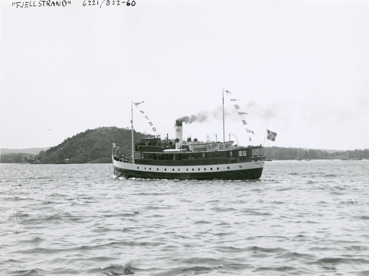 Anders Beer Wilse, Prøvetur med D/S Fjellstrand (b.1935, Nylands Verksted, Oslo)