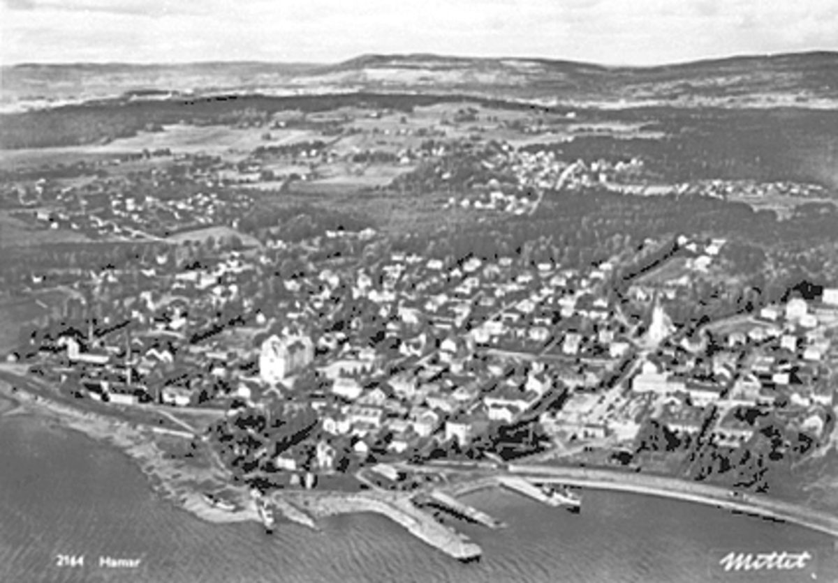 Anno Domkirkeodden, FLYFOTO HAMAR BY SETT FRA MJØSA. POSTKORT.