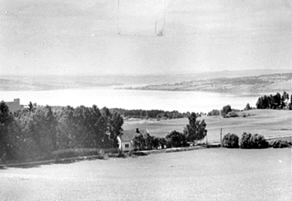 Anno Domkirkeodden, UTSIKT OVER HOLSJORDET MOT KORNSILOEN, MJØSA