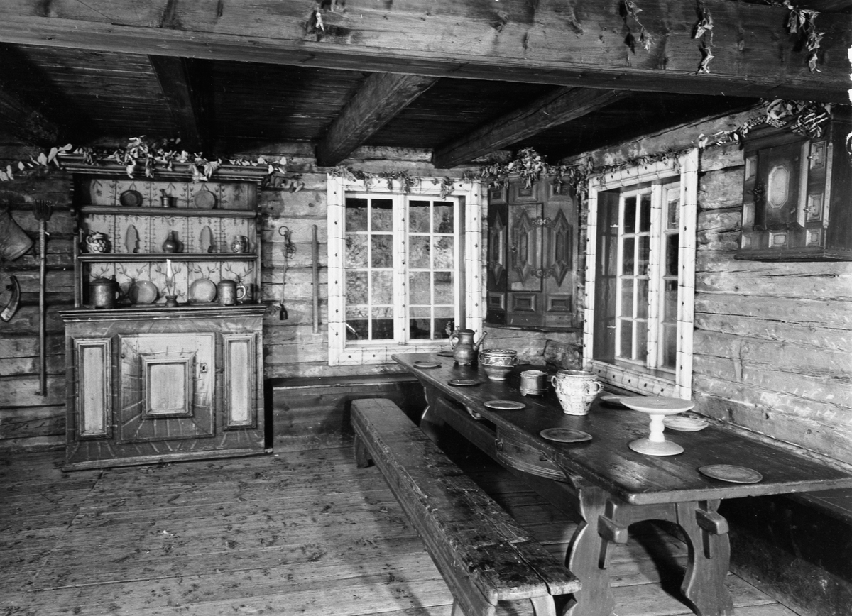 Anno Domkirkeodden, Interiør, Grimsrudbygningen fra Grimsrud på Helgøya. Fra 1770 åra. På Hedmarksmuseet og Domkirkeodden.