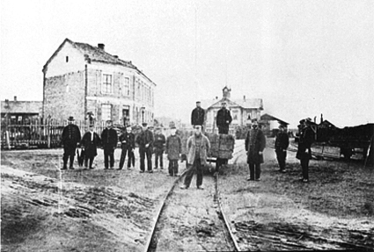 Anno Domkirkeodden, EKSTERIØR, STASJONSBYGNING, FØRSTE STASJONSBYGNING FRA 1862, JERNBANESTASJON, LOKOMOTIV.