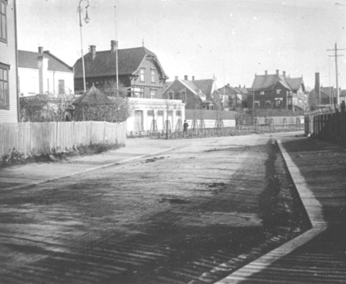 Anno Domkirkeodden, STANGEVEGEN SETT FRA JERNBANESTASJONEN, GRUNDSETHGÅRDEN, VØLUND.