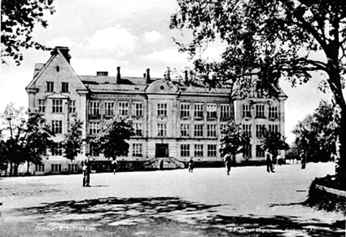 Anno Domkirkeodden, EKSTERIØR HAMAR KATEDRALSKOLE, VESTRE TORG, ELEVER