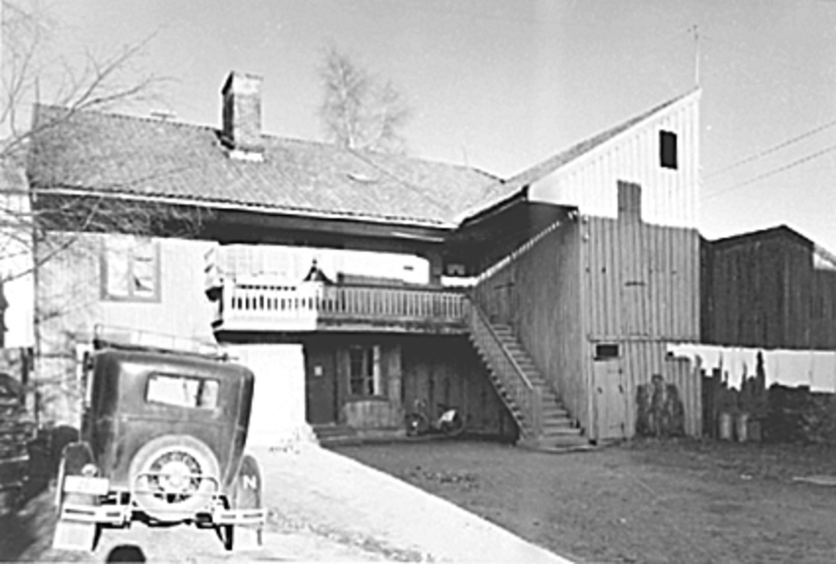Anno Domkirkeodden, EKSTERIØR BAKGÅRD, TORGGATA 103, BIL: D-2823, FORD A 1930-31 MODELL