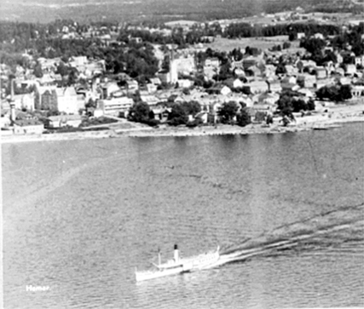 Anno Domkirkeodden, D. S. SKIBLADNER MJØSBÅT PÅ MJØSA, TATT MOT HØIENSALODDEN, HAMAR
