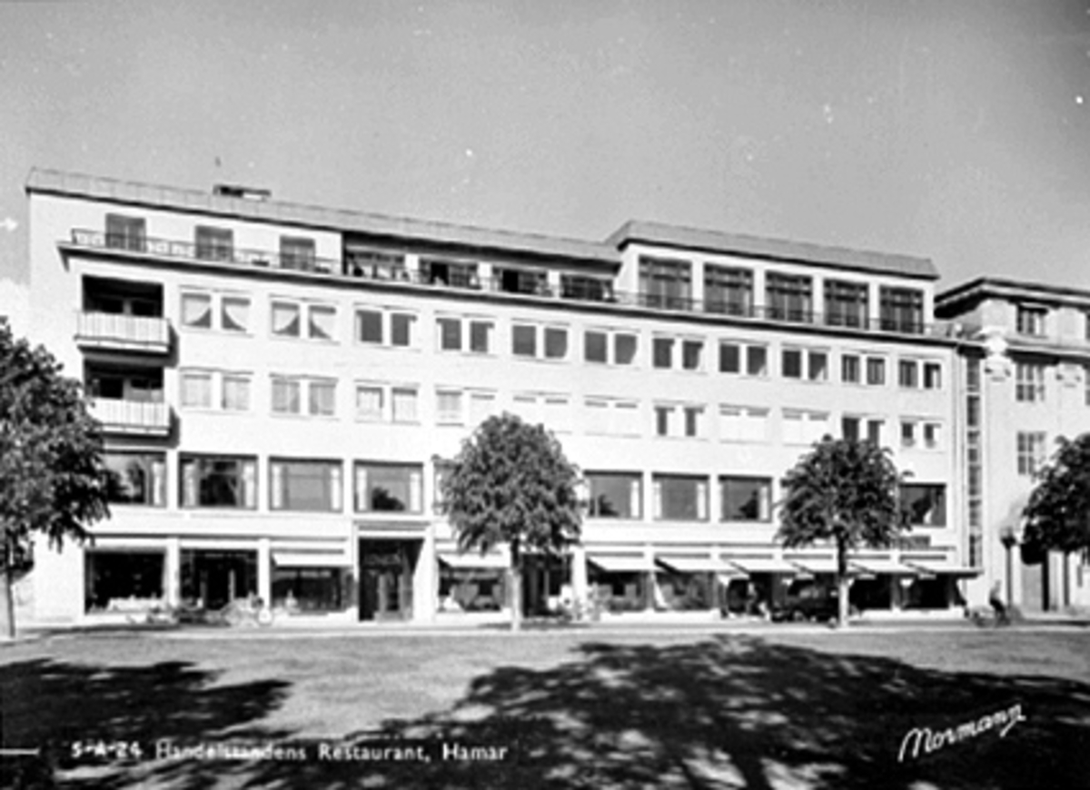 Anno Domkirkeodden, EKSTERIØR, HANDELENS HUS, STRANDGATA 43-45.