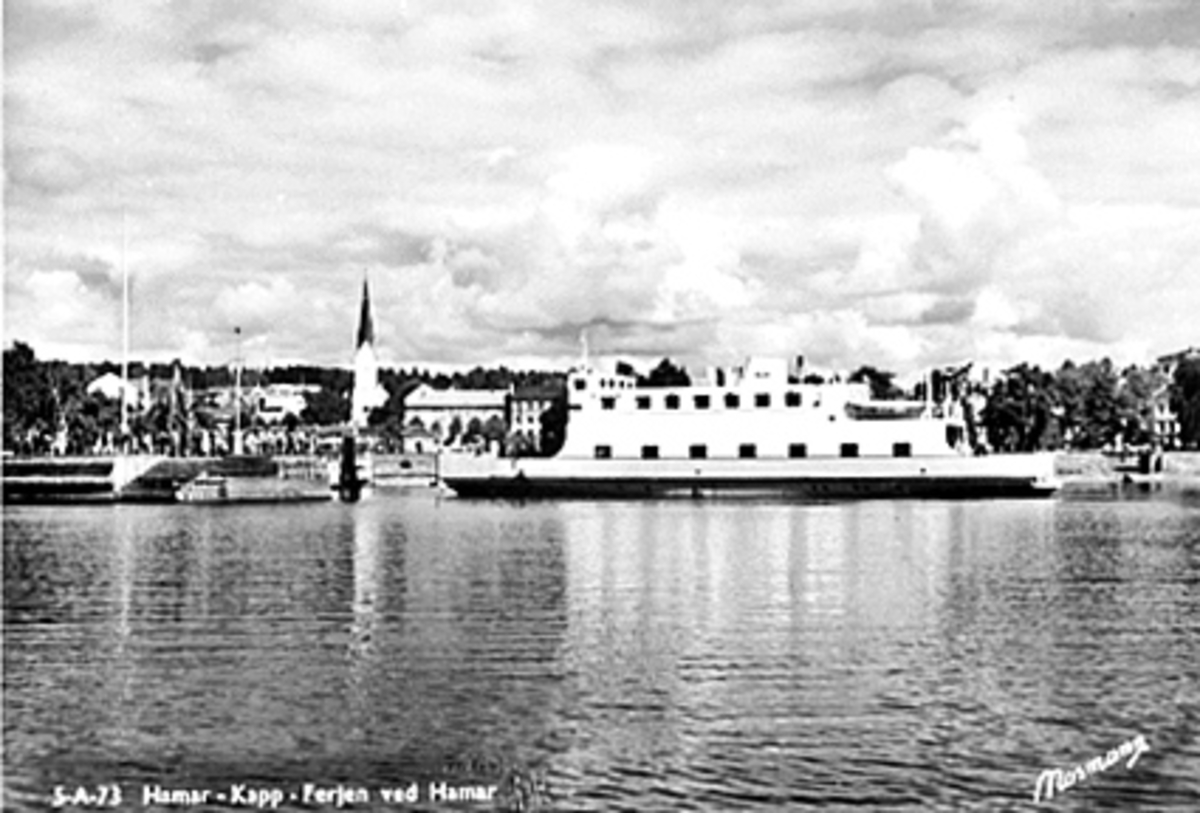 Anno Domkirkeodden, HAMAR-KAPP FERGEN VED HAMAR BRYGGE, HAMAR DOMKIRKE SETT FRA MJØSA