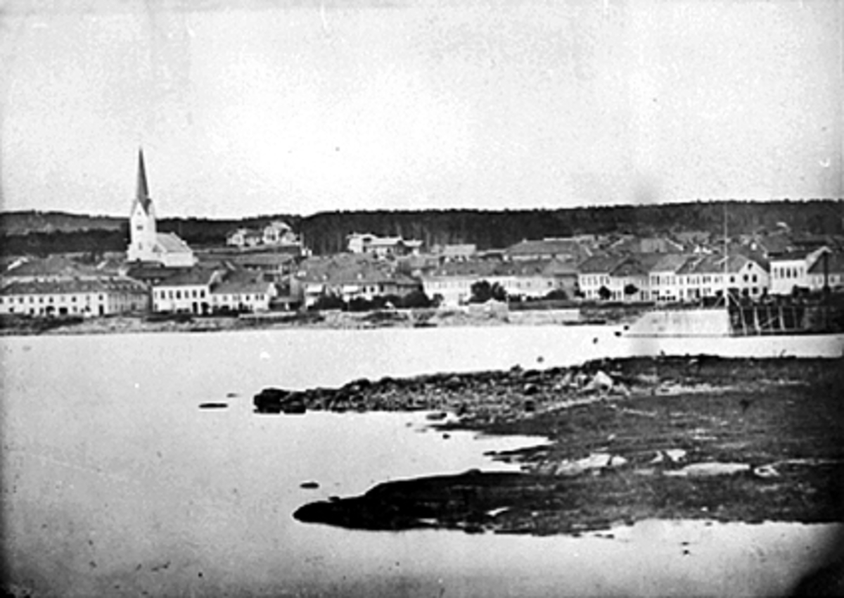 Anno Domkirkeodden, BYPANORAMA, TJUVHOLMEN, JERNBANEBRYGGA, HAMARBUKTA MOT HAMAR DOMKIRKE