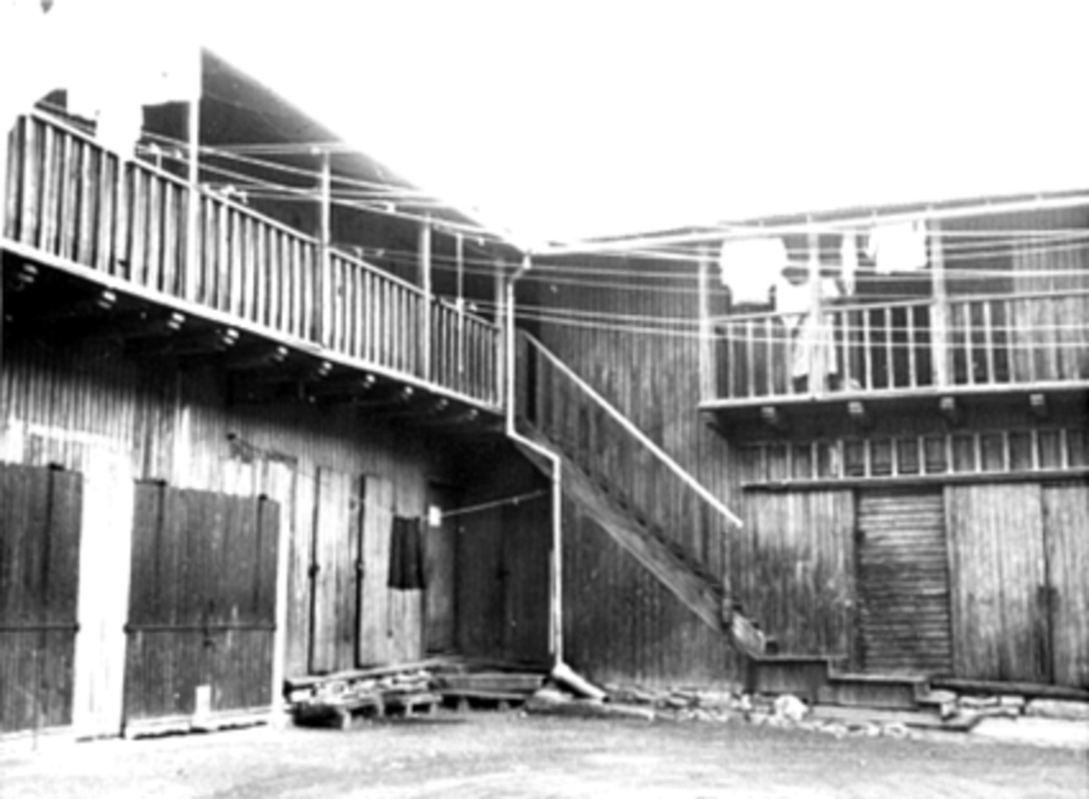 Anno Domkirkeodden, EKSTERIØR BAKGÅRD, GRØNNEGATA 61, SVALGANG, TRAPP.
