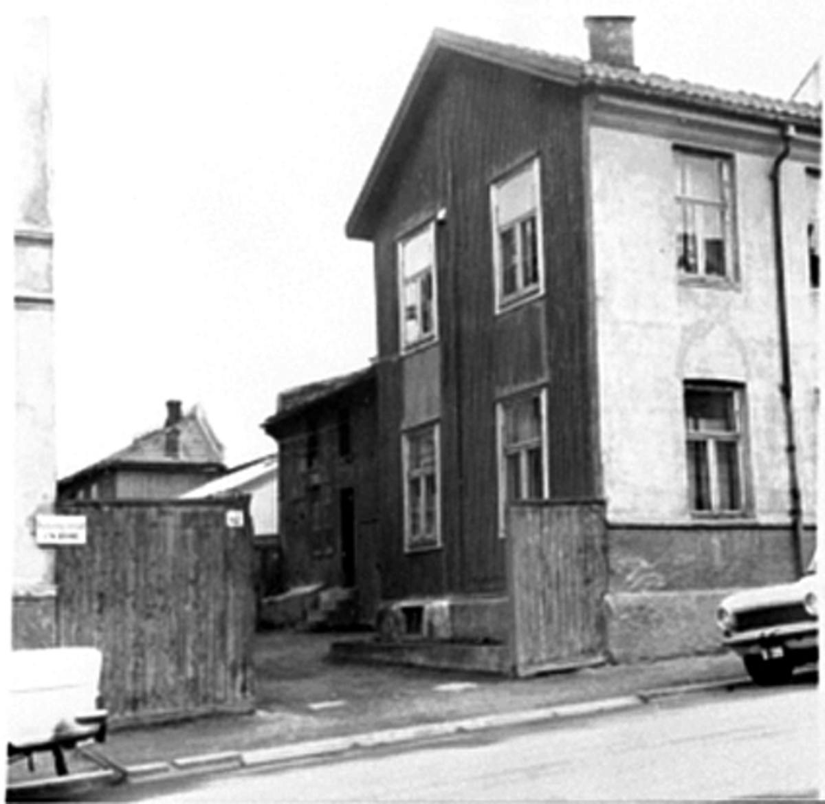 Anno Domkirkeodden, EKSTERIØR ØSTREGATE 42, GÅRDSPORTEN