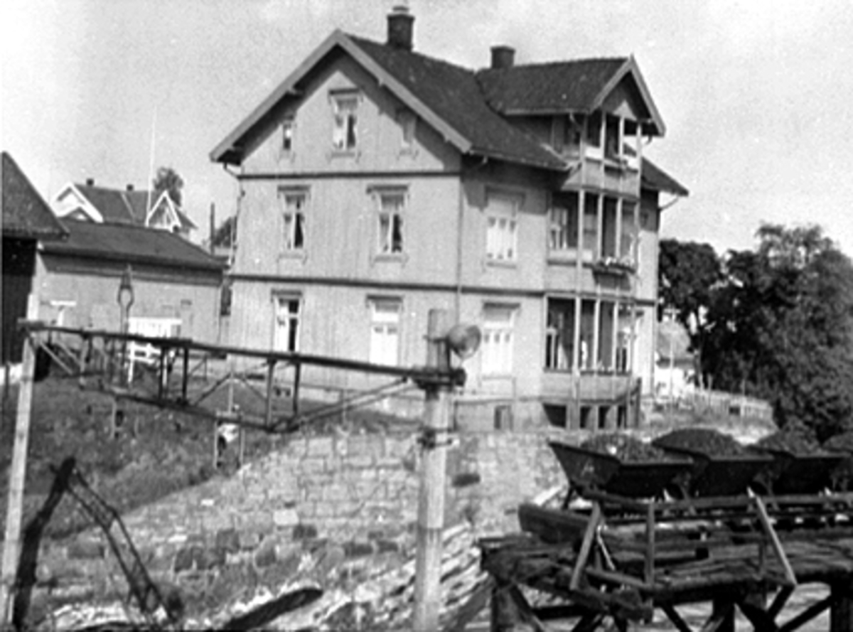 Anno Domkirkeodden, EKSTERIØR, LUNDGÅRD, NESDRE BRISKEBYVEG 1, KULLAGERET VED, JERNBANEN