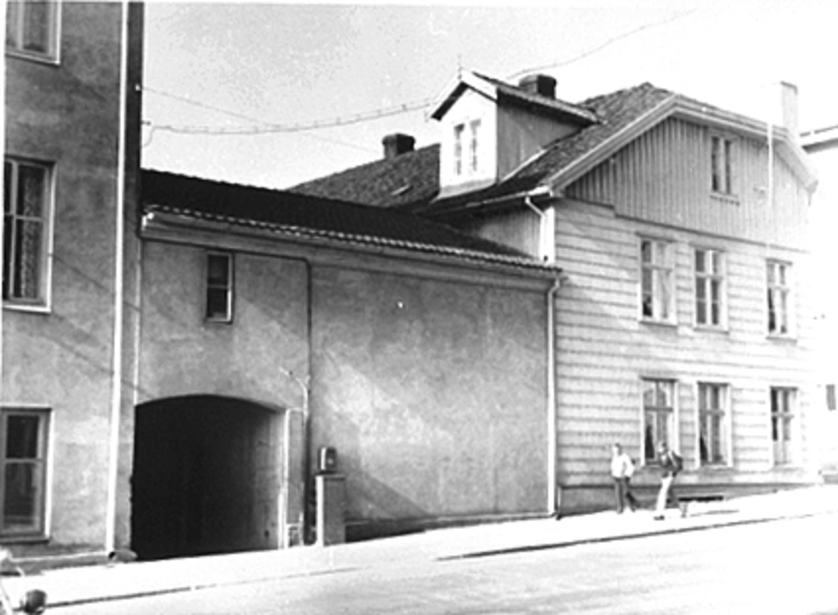 Anno Domkirkeodden, EKSTERIØR STORHAMARGATA 11, ÅSGÅRDEN MOT TORGGATA