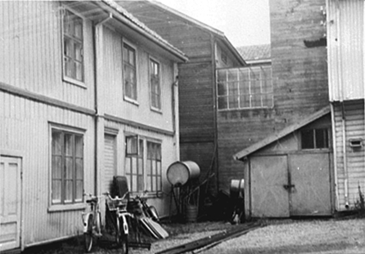 Anno Domkirkeodden, EKSTERIØR BAKGÅRD, TORGGATA 51, SYKLER, OLJETØNNE