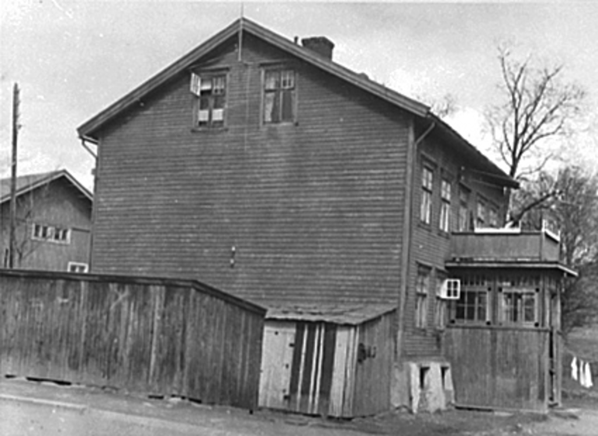 Anno Domkirkeodden, EKSTERIØR ØSTREGATE 2, PLANKEGJERDE