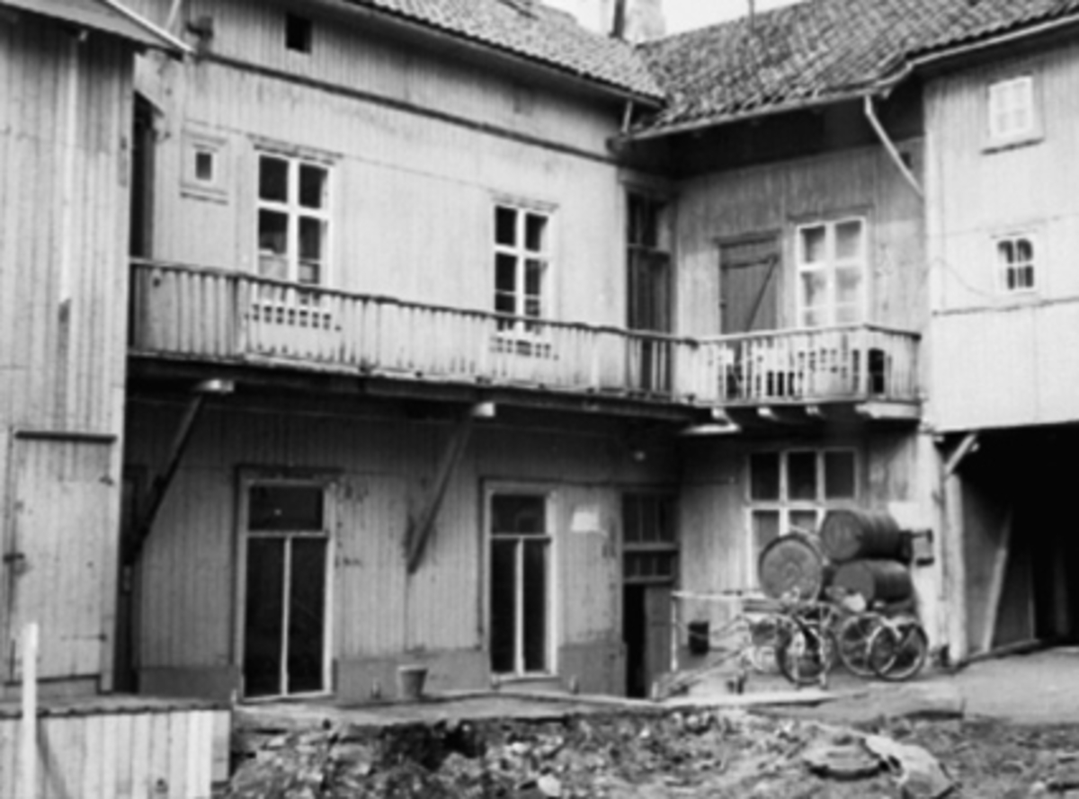 Anno Domkirkeodden, EKSTERIØR BAKGÅRD TORGGATA 55 HOS ARNE HANSEN,