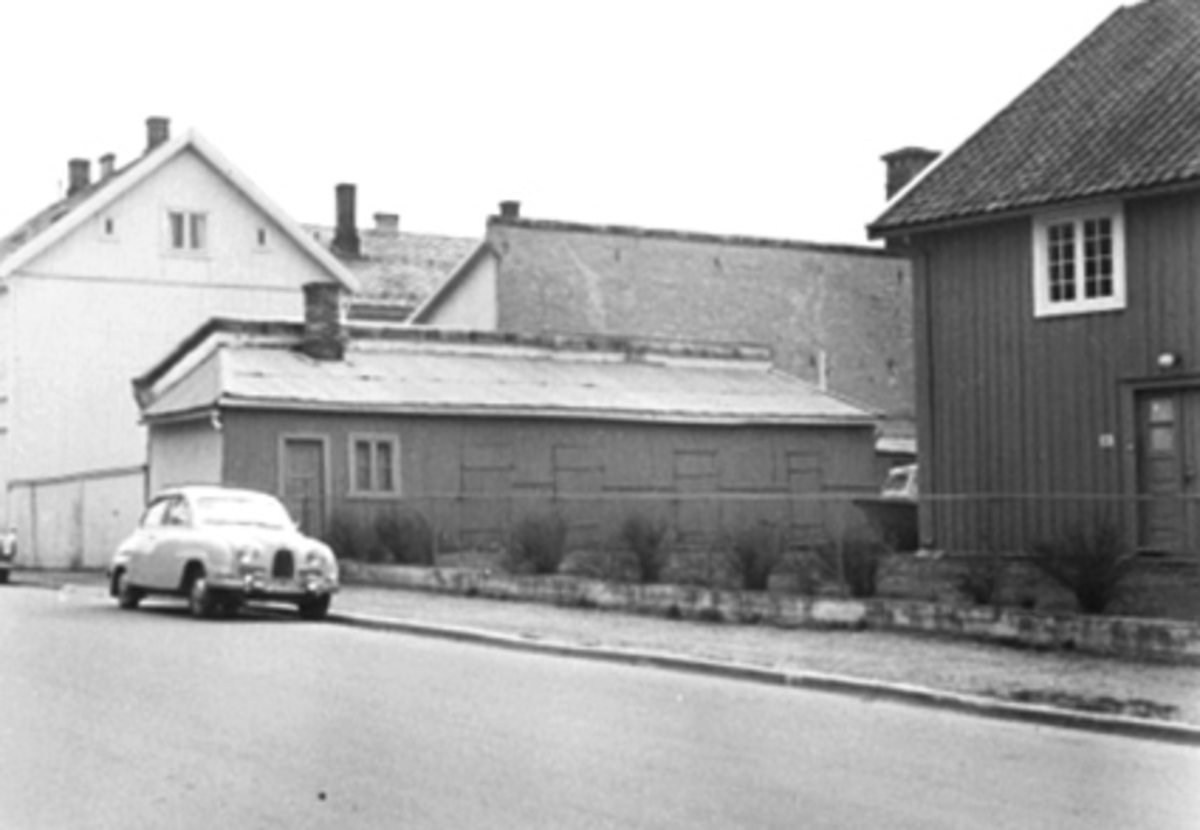 Anno Domkirkeodden, EKSTERIØR ØSTREGATE 81 MED HUS OG UTHUS