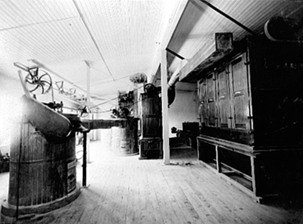 Anno Domkirkeodden, INTERIØR MJØLLOFTET, MASKIN DREVET MED REIMER, IDEAL FLATBRØDFABRIKK A/S