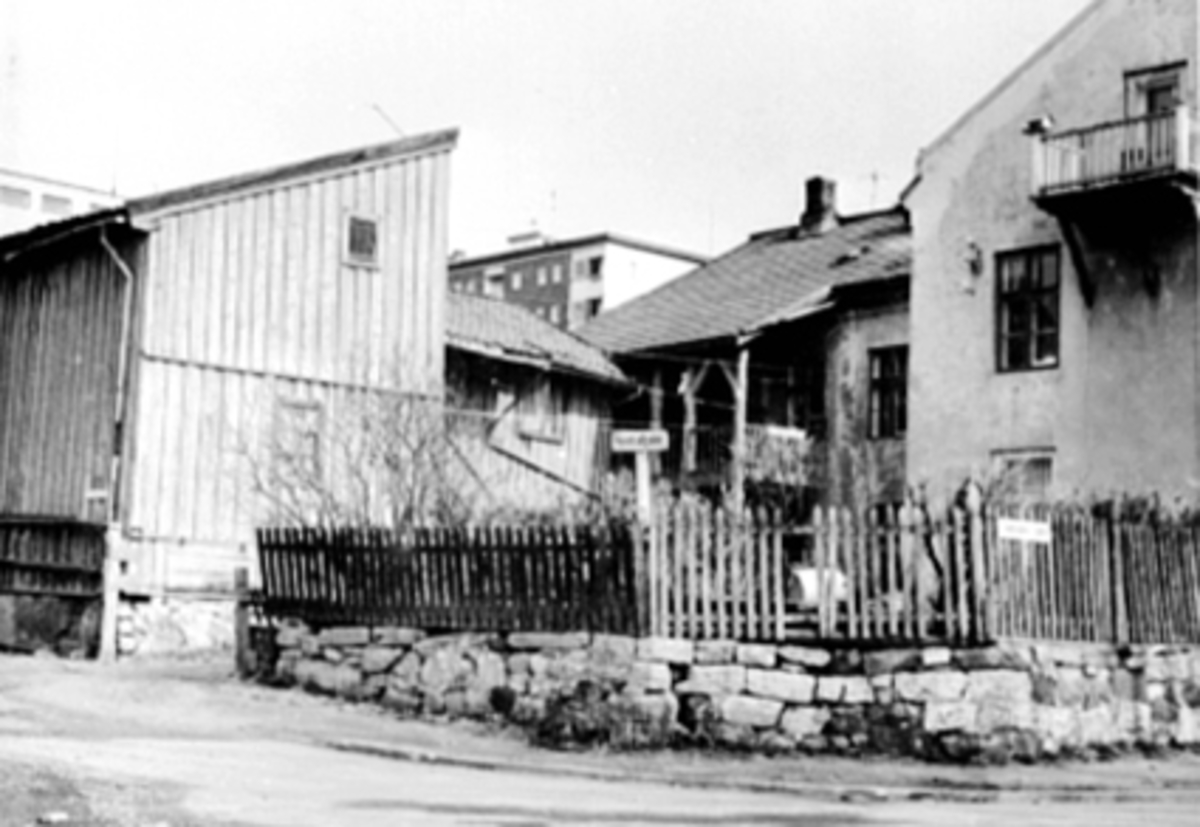 Anno Domkirkeodden, KRYSSET HØYENSALGATE/SKAPPELSGATE, SKAPPELSGATE 17, BAKGÅRDEN