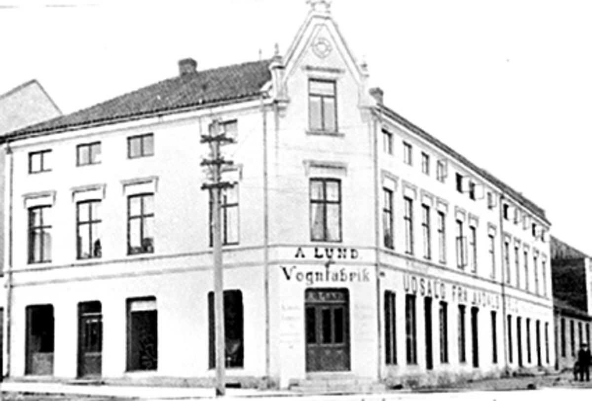 Anno Domkirkeodden, EKSTERIØR VOGNFABRIKANT A. LUNDS FORRETNINGSGÅRD, TORGGATA 21.