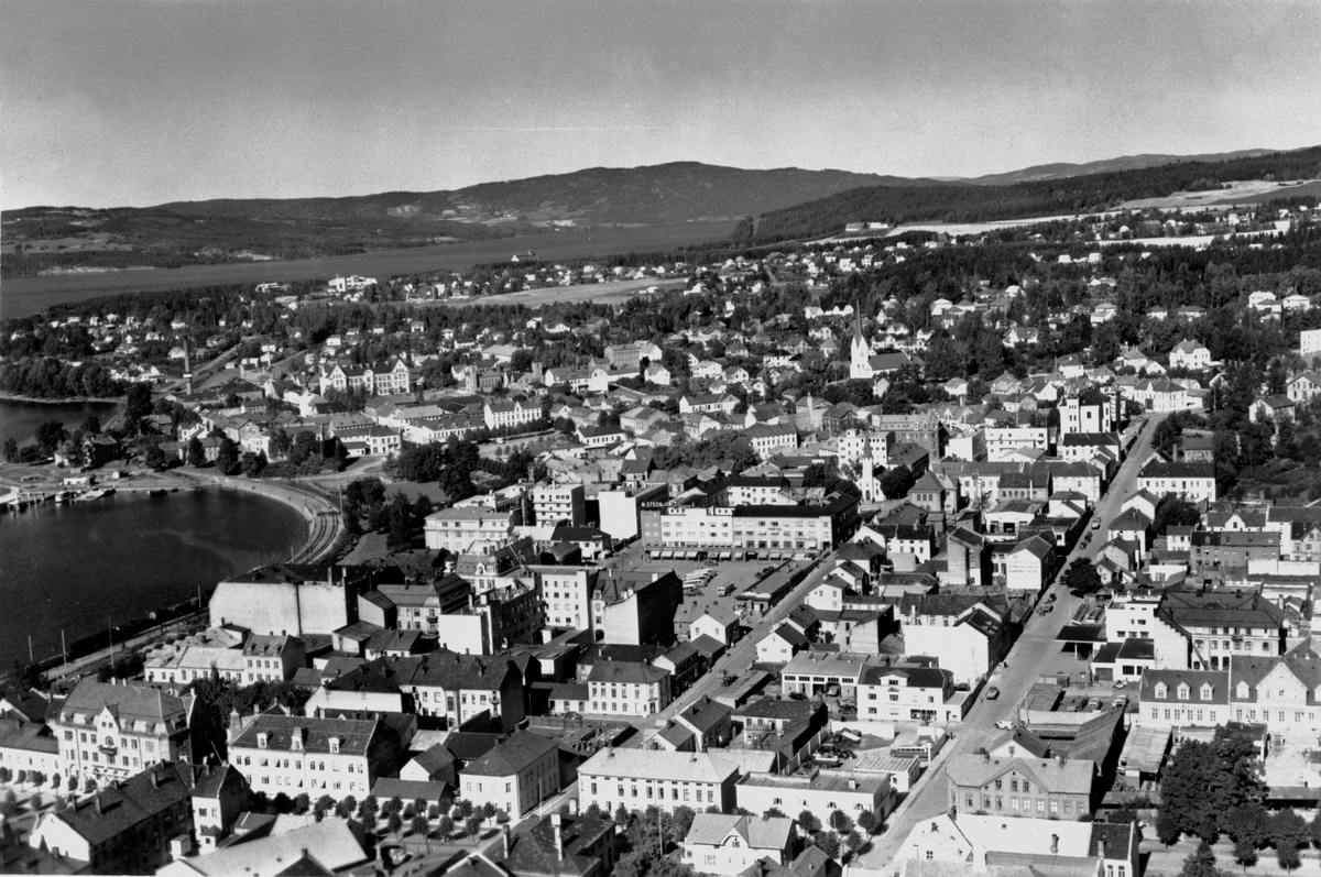 Widerøes Flyveselskap A/S, FLYFOTO ØSTREGATE, GRØNNEGATA/PARKGATA MOT SENTRUM