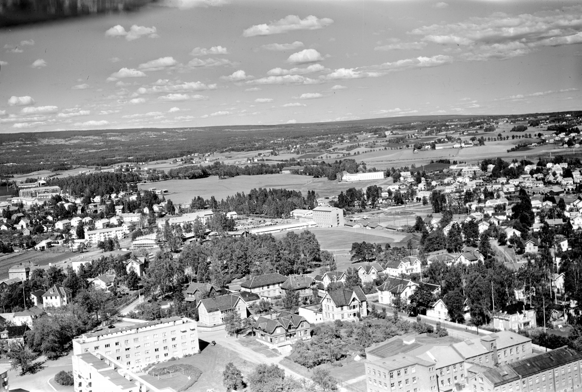Widerøes Flyveselskap A/S, FLYFOTO, CHRISTIEBYGGET, SVERDRUPSGATE, FALSENSGATE, NORRØNA SKOFABRIKK, HAMAR PARK, UTSTILLINGSPLASSEN