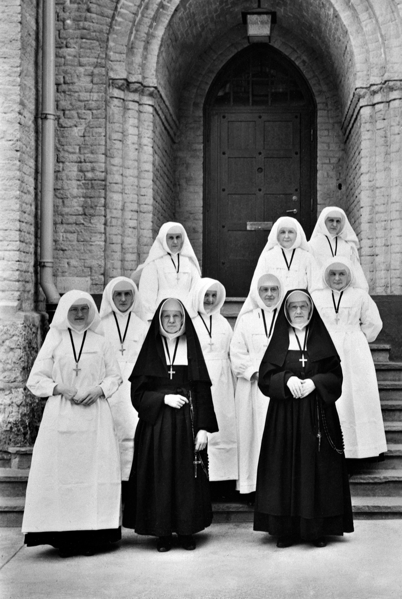 Anno Domkirkeodden, GRUPPE, 10 NONNER, ST. KARL BORROMEUSSØSTRENE, TRAPP, ST. TORFINN KIRKE.