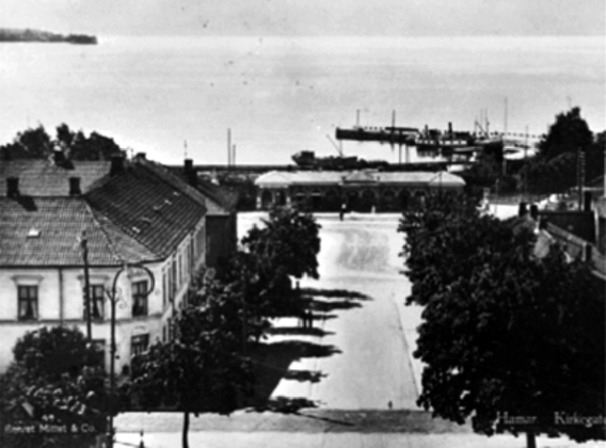 Anno Domkirkeodden, FRA KIRKEBAKKEN MOT MJØSA, STORTORGET, BÅTER, HAMAR BRYGGE