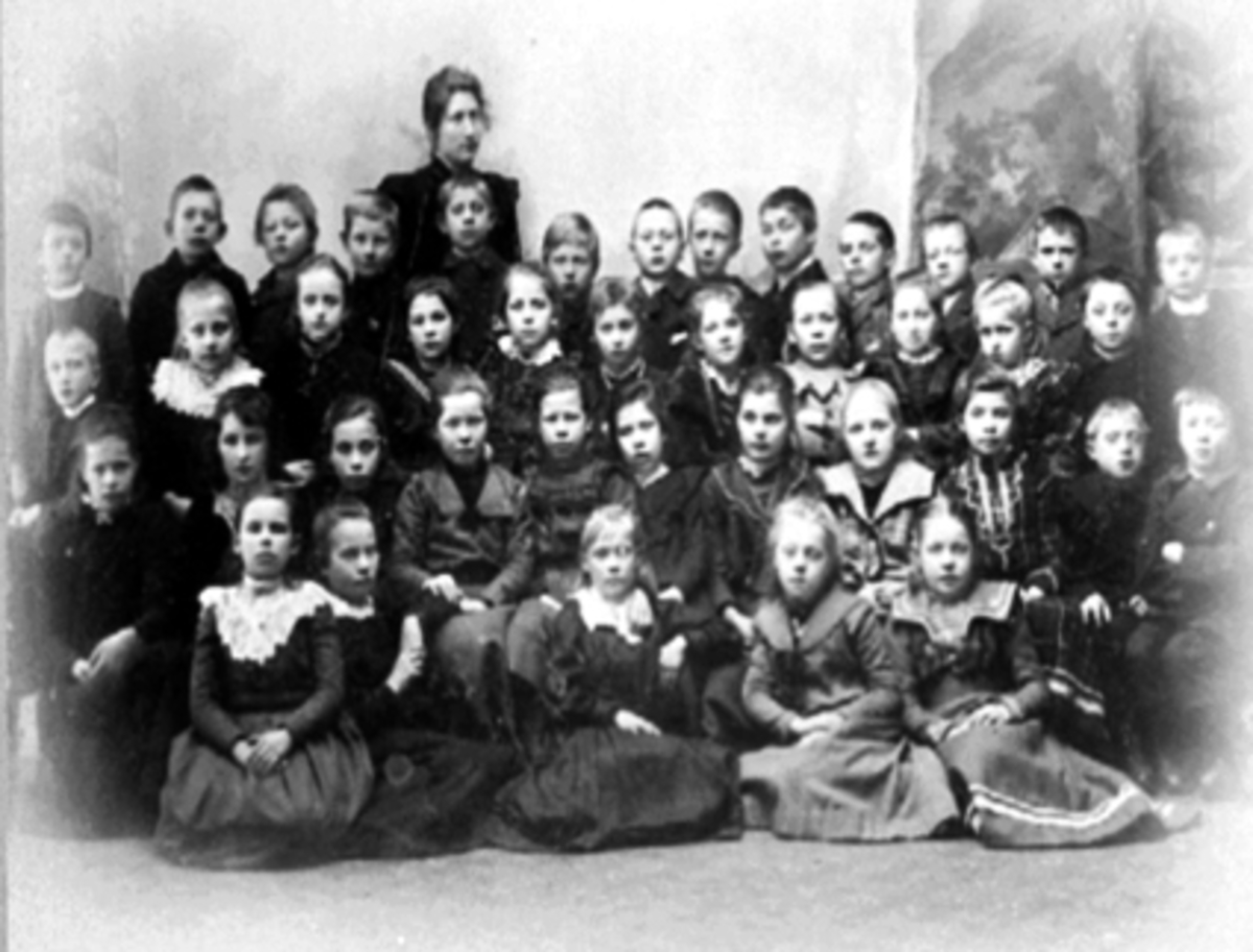Anno Domkirkeodden, KLASSEBILDE, 3 KLASSE, HAMAR FOLKESKOLE, MIDTBYEN SKOLE, LÆRER OLINE HOLTMOEN