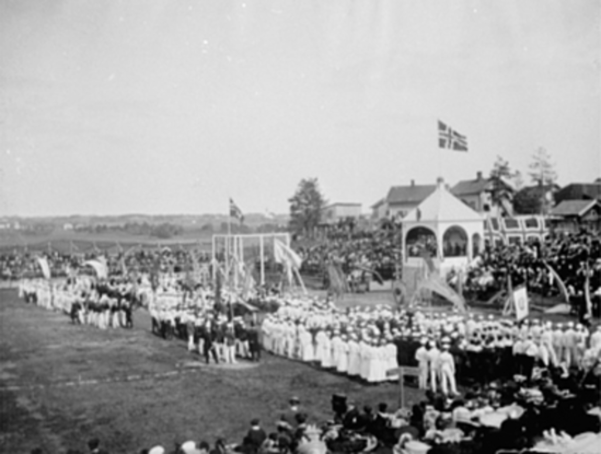 Anno Domkirkeodden, 6TH NATIONALE TURNSTEVNE, ÆRESPAVILJONG, TURNERE, MYE FOLKKong Haakon VII var tilstede