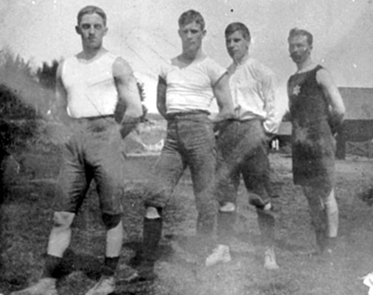 Anno Domkirkeodden, 4 FRIIDRETTSMENN, UTSTILLINGSPLASSEN, HVAL, ?, HORNEMANN, W. LARSEN