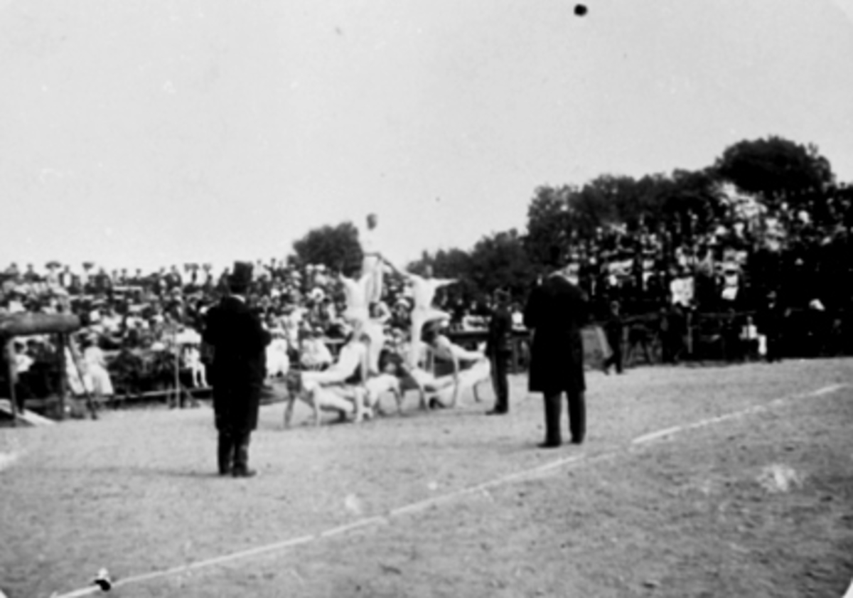 Anno Domkirkeodden, GRUPPE, TURNERE, FORMASJON, DOMMERE, MYE FOLK