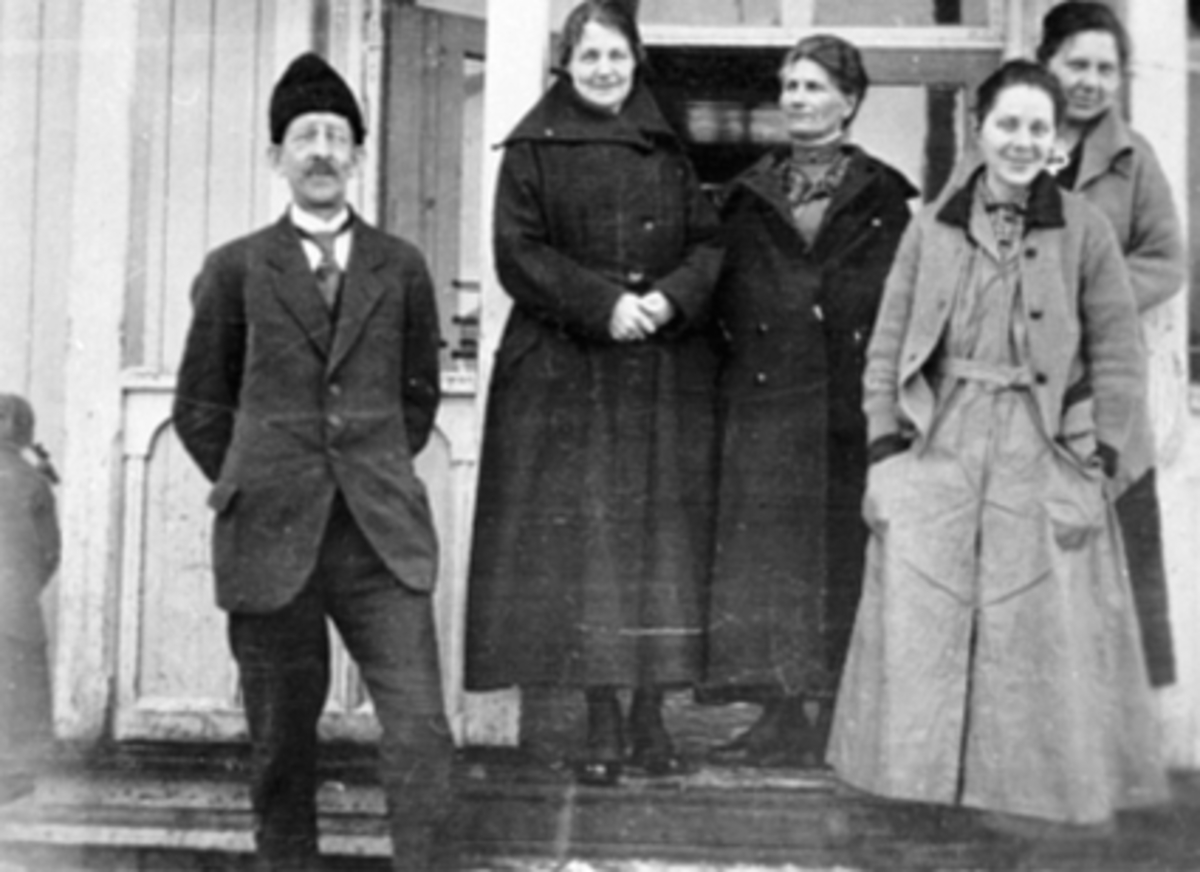 Anno Domkirkeodden, GRUPPE, LÆRERE, FREDVANG, OVERLÆRER LOMMERUD, FRU KJØS, FRK. NORDGÅRD, FRK. LUNDÅS, FRK. SKØIEN