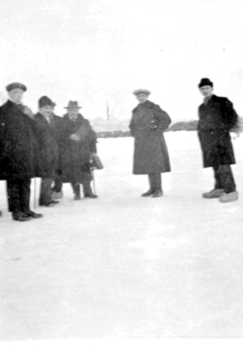 Anno Domkirkeodden, GRUPPE, 5 MENN, SKØYTEIS, HAMAR STADION, PRESSE-FOLK?, SKOTØY