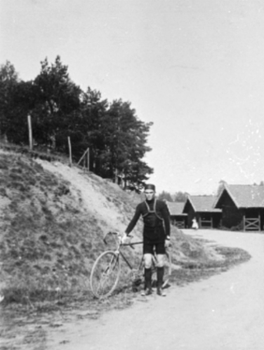 Anno Domkirkeodden, PORTRETT, OSCAR SVENKERUD, RACERSYKKEL
