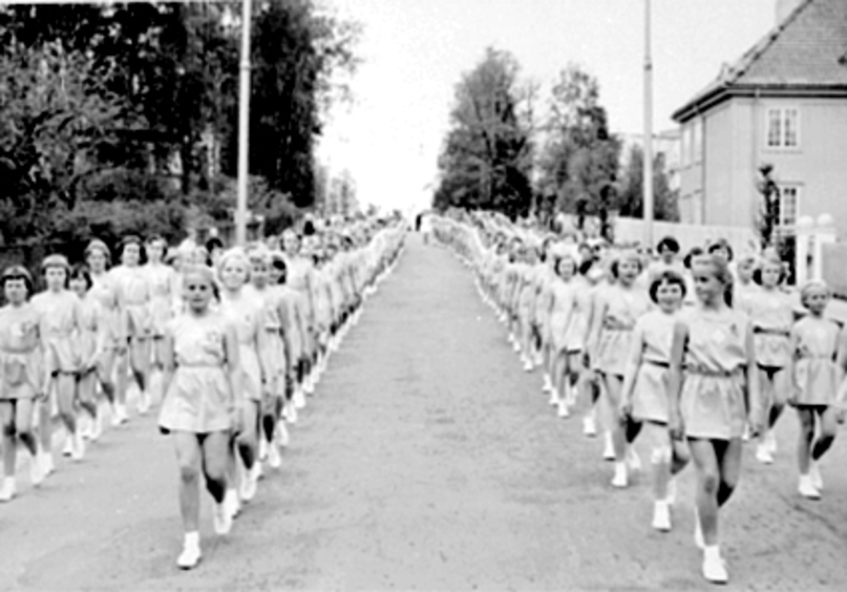 Anno Domkirkeodden, PIKETURNERE, H. I. L. , OPPTOG