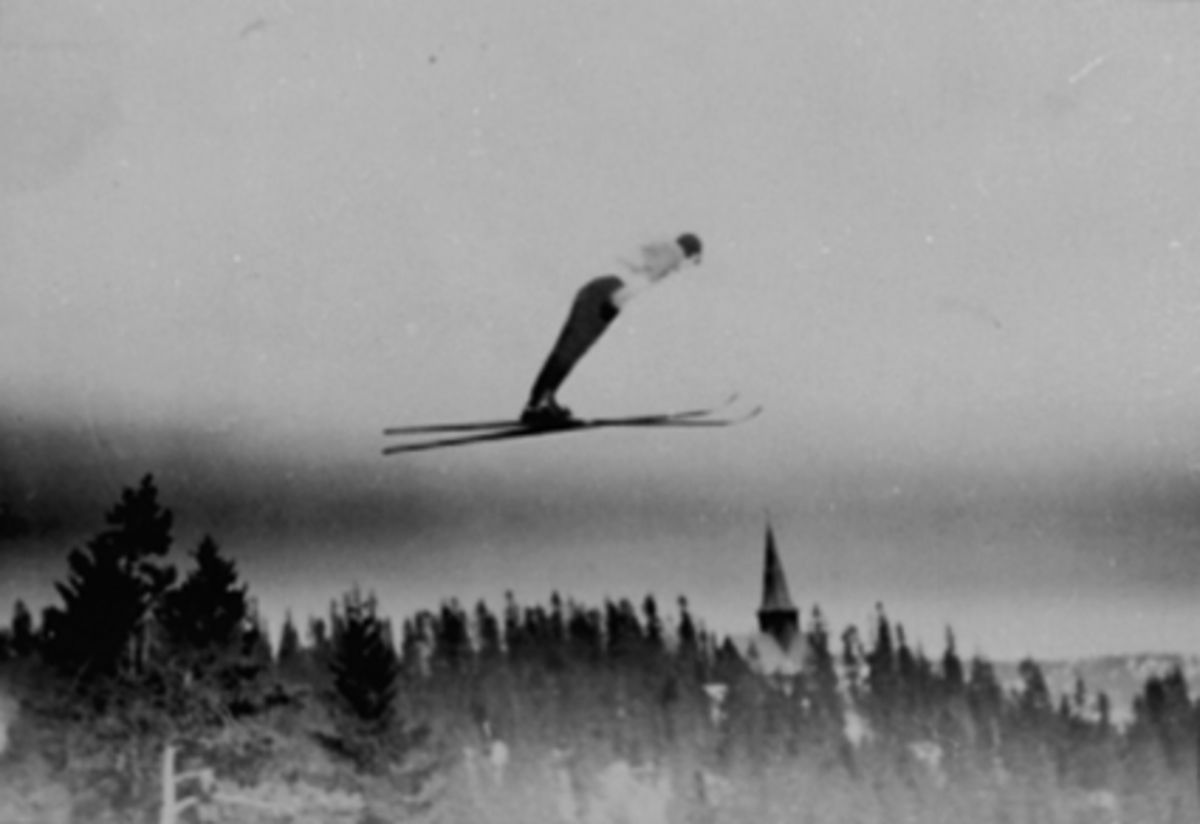 Anno Domkirkeodden, CHARLES WINDQIST, H. I. L. HOPPER, SKI, HOLMENKOLLENSe Idrett i Hamar gjennom 100 år. bilde nr. 136