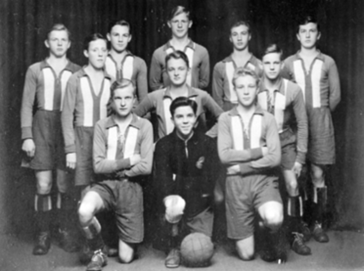 Anno Domkirkeodden, GRUPPE, H. I. L. GUTTER, JUNIOR, 11 FOTBALLSPILLERE